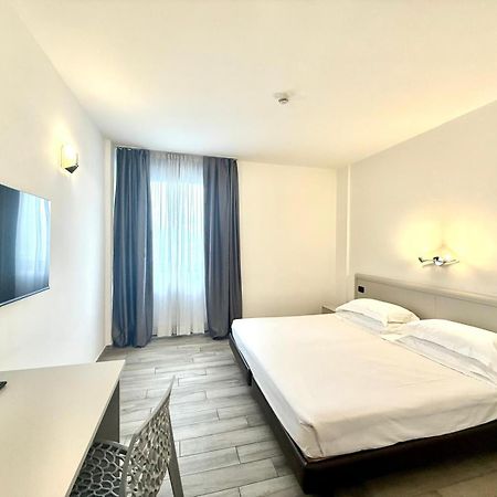 Toscana Ambassador Поджибонси Экстерьер фото