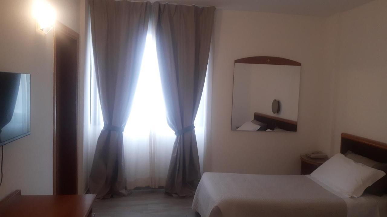 Toscana Ambassador Поджибонси Экстерьер фото